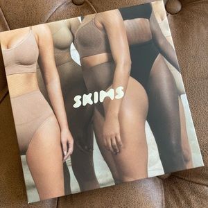 SKIMS CORE CONTROL BRIEF (S/M)